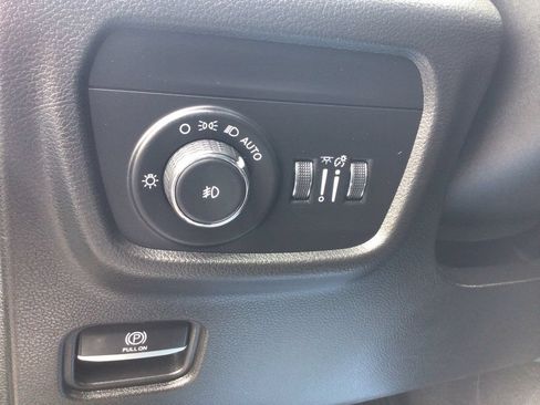 Used 2023 Jeep Grand Cherokee Overland AWD/4WD image 18