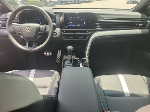 Used 2025 Toyota Camry SE w/ Convenience Package FWD image 13