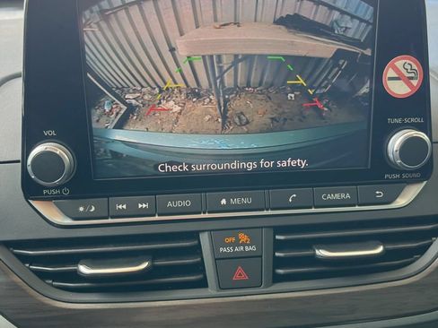 Used 2025 Nissan Altima 2.5 SV FWD image 13