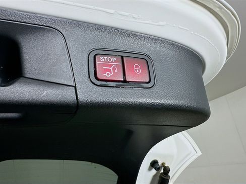 Used 2023 Mercedes-Benz GLA 250 4MATIC w/ Premium Package image 31