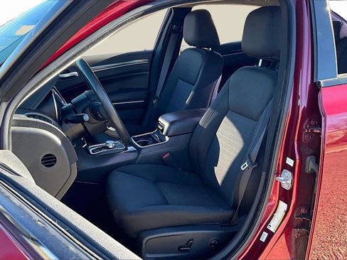 Used 2019 Chrysler 300 Touring w/ Sport Appearance Package image 27