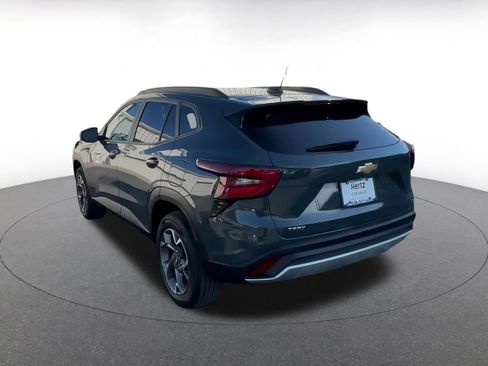 Used 2025 Chevrolet Trax LT image 11