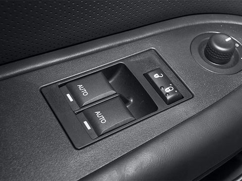 Used 2014 Dodge Challenger R/T RWD image 21