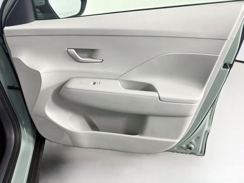 Used 2025 Hyundai Kona SEL FWD image 33