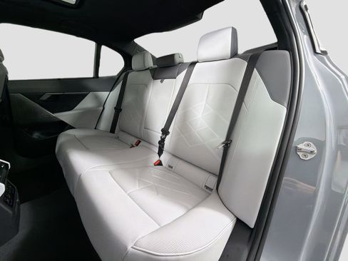 New 2026 BMW 550e xDrive image 25