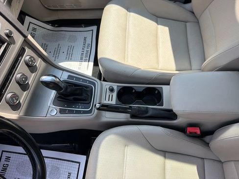 Used 2016 Volkswagen Golf SE FWD image 28