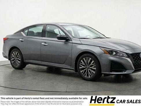 Used 2025 Nissan Altima 2.5 SV image 1