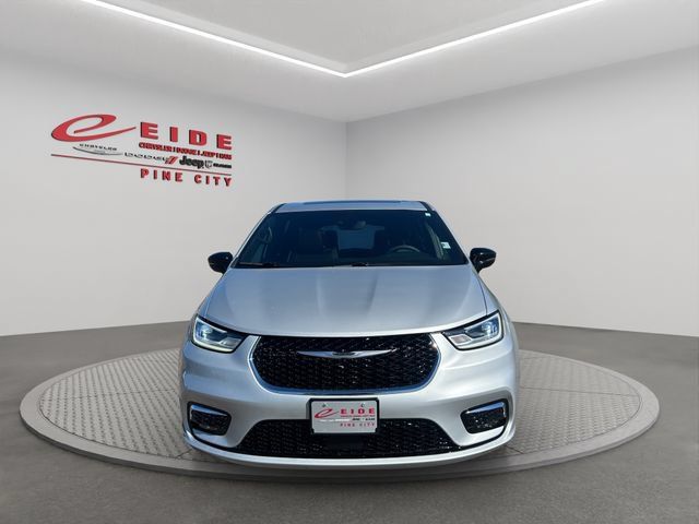 Used 2026 Chrysler Pacifica Limited FWD image 13