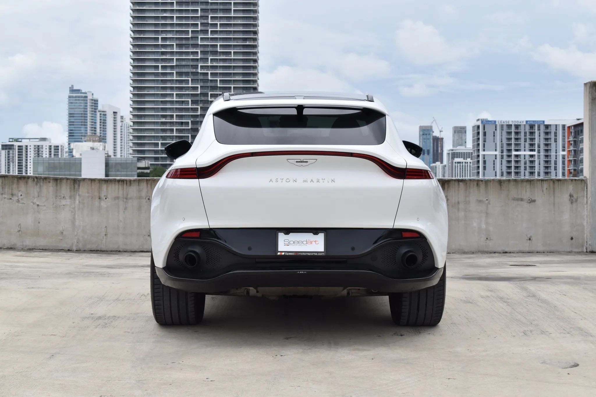 Used 2021 Aston Martin DBX AWD/4WD image 3