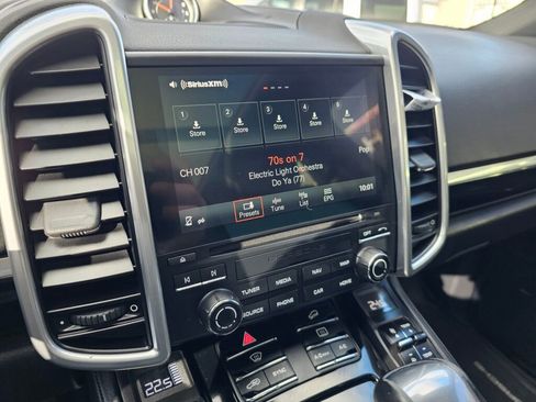 Used 2017 Porsche Cayenne image 26