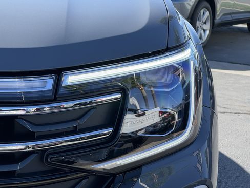 Used 2026 Volkswagen Atlas Peak Edition AWD/4WD image 6