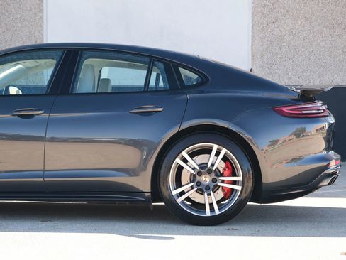 Used 2017 Porsche Panamera Turbo w/ Carbon Fiber Interior Package image 8