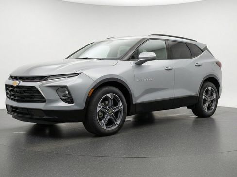 Used 2025 Chevrolet Blazer LT FWD image 3