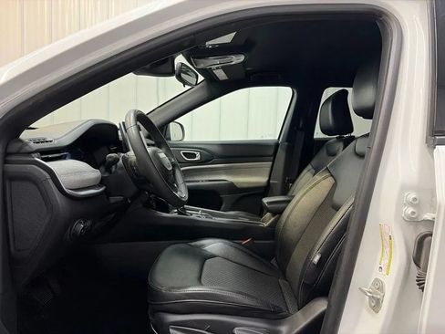 Used 2024 Jeep Compass Latitude AWD/4WD image 11