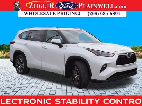 Used 2023 Toyota Highlander XLE image 7