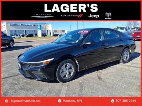 Used 2025 Hyundai Elantra SE image 1