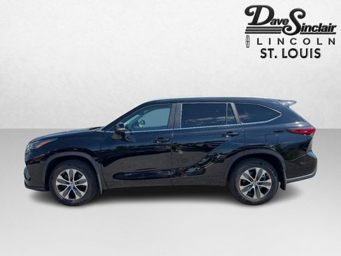 Used 2023 Toyota Highlander XLE AWD/4WD image 6
