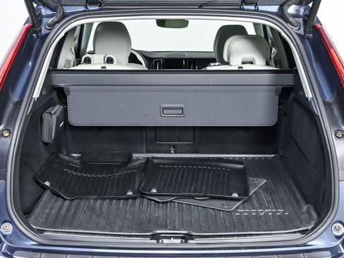 Certified 2023 Volvo XC60 B5 Plus w/ Climate Package FWD image 32