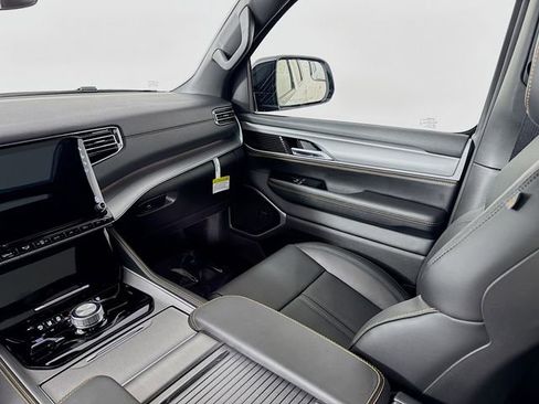 New 2026 Jeep Grand Wagoneer 4WD image 25