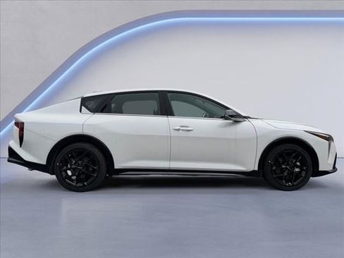 New 2025 Kia K4 GT-Line Turbo image 2
