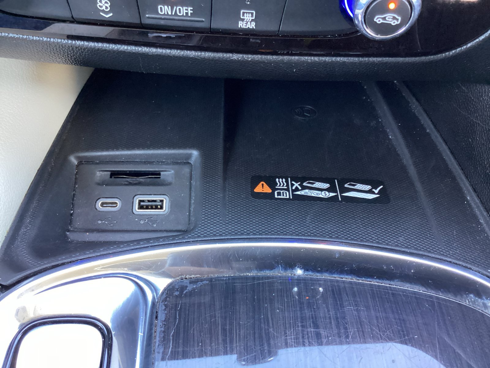 Used 2023 Buick Enclave Essence FWD image 25