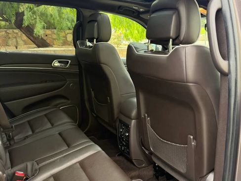 Used 2018 Jeep Grand Cherokee Overland AWD/4WD image 12
