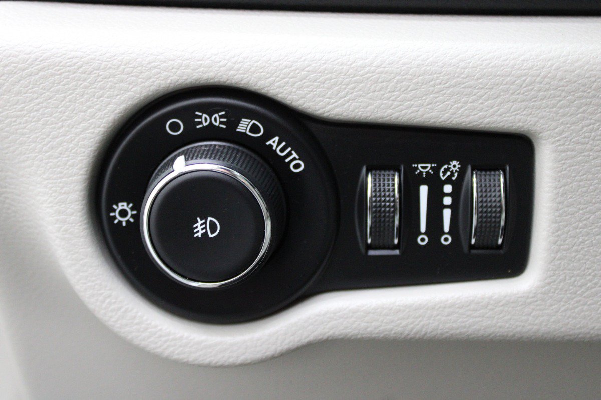 Used 2020 Chrysler Pacifica Limited FWD image 24