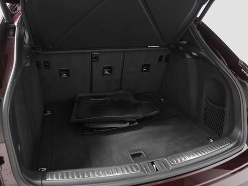 Certified 2024 Porsche Macan AWD/4WD image 17