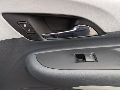 Used 2020 Chevrolet Bolt LT image 21