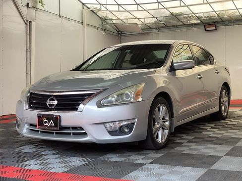 Used 2015 Nissan Altima 2.5 SV FWD image 3