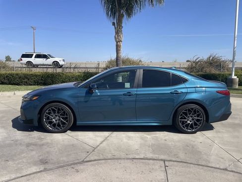 Used 2025 Toyota Camry SE FWD image 5
