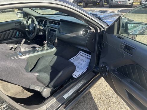 Used 2012 Ford Mustang GT image 11