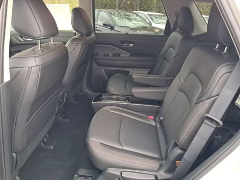 New 2025 Nissan Pathfinder SL w/ SL Premium Package image 26
