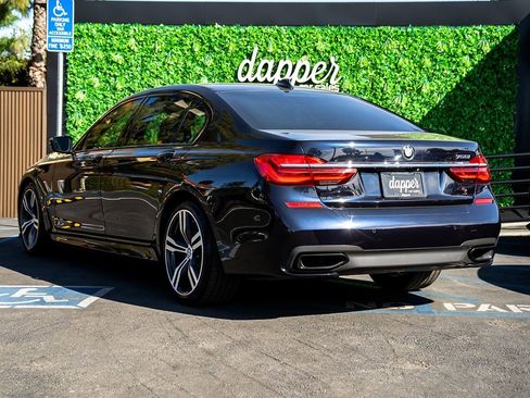 Used 2019 BMW 750i w/ Executive Package image 8