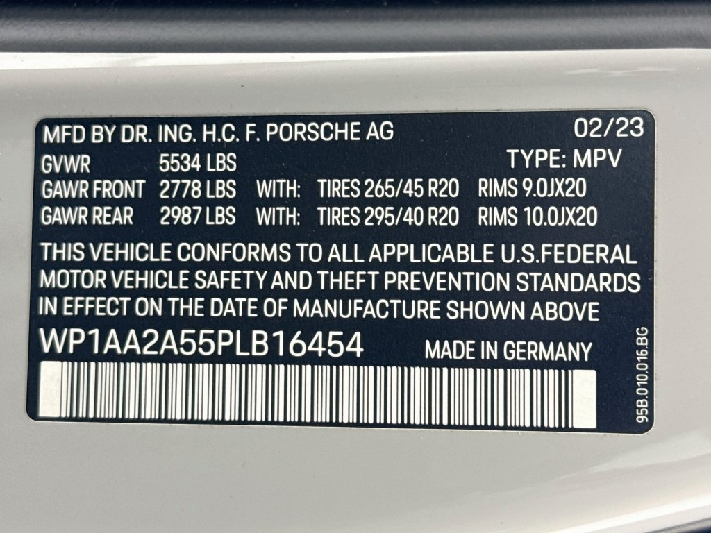 Certified 2023 Porsche Macan Turbo AWD/4WD image 32