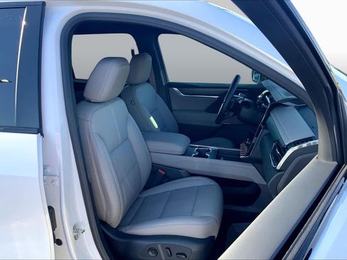Used 2026 GMC Acadia Elevation w/ Black Edition FWD image 9