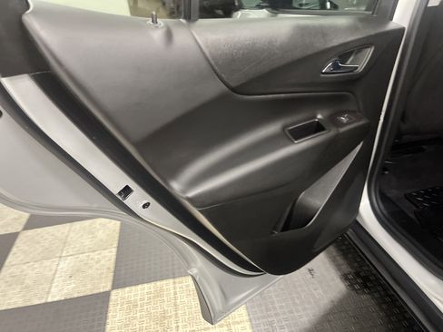 Used 2019 Chevrolet Equinox LT FWD image 15