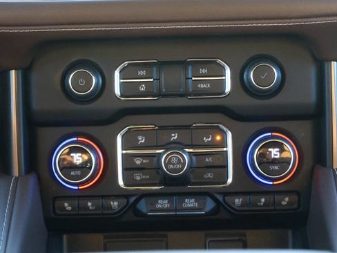 Used 2022 Chevrolet Suburban High Country image 22