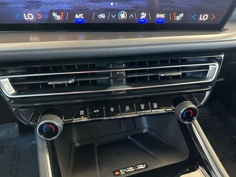 Certified 2025 Chevrolet Traverse LT image 26