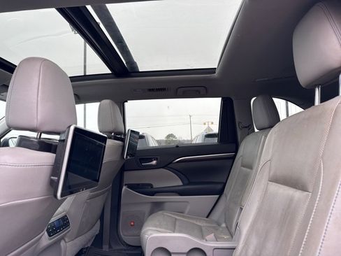Used 2016 Toyota Highlander Limited image 17