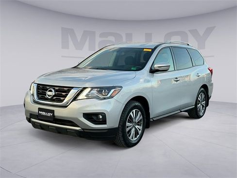 Used 2020 Nissan Pathfinder SV image 1