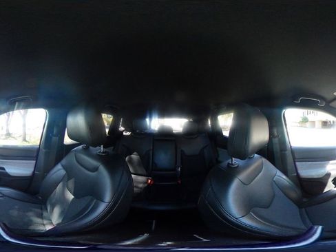 Used 2025 Jeep Compass Latitude image 37