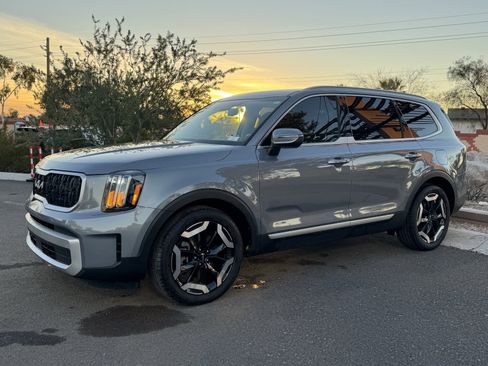 Used 2024 Kia Telluride EX image 7