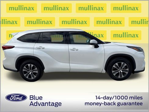 Used 2021 Toyota Highlander XLE image 2