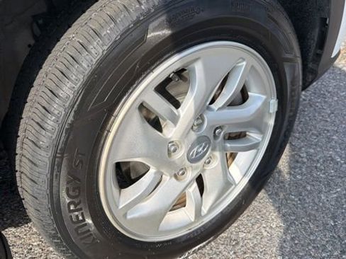 Used 2021 Hyundai Venue SE image 16