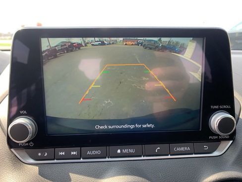 Used 2025 Nissan Sentra SV image 24