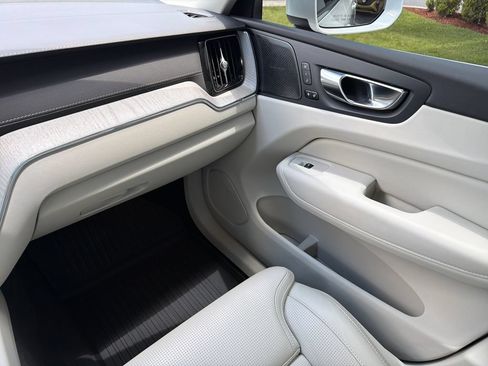 Used 2023 Volvo XC60 B5 Ultimate w/ Climate Package FWD image 17