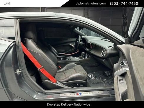 Used 2018 Chevrolet Camaro ZL1 RWD image 19