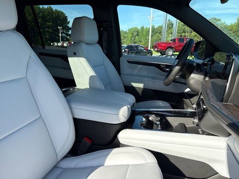 New 2025 Chevrolet Suburban Premier image 12