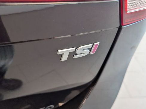 Used 2018 Volkswagen Tiguan SEL Premium image 16